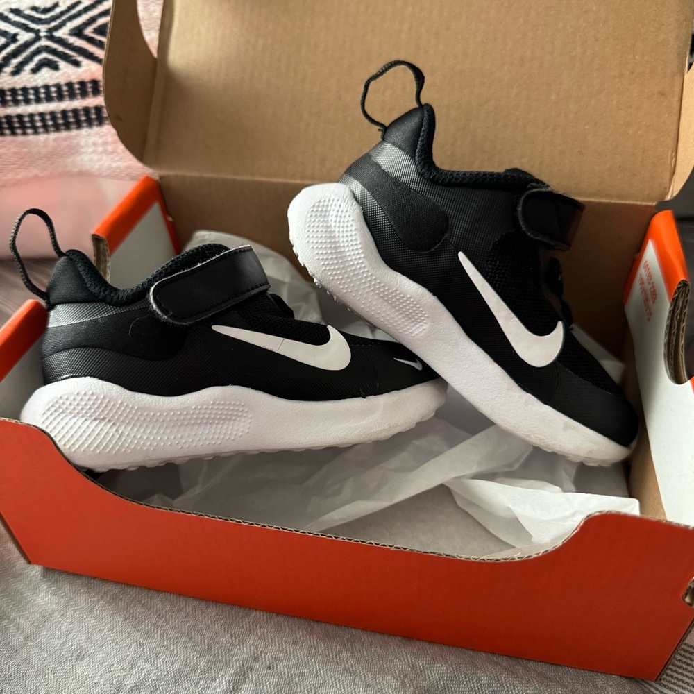 Nike Revolution 7 (4C)
